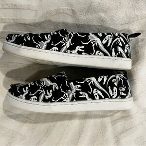 NEW Tom’s Glow In Dark Skeleton Dino Alpargata